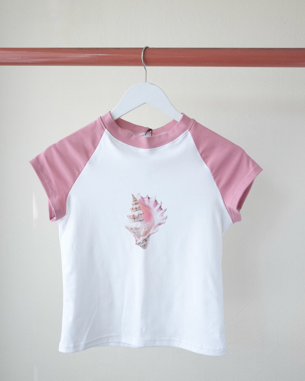 Ilona Tee, Pink
