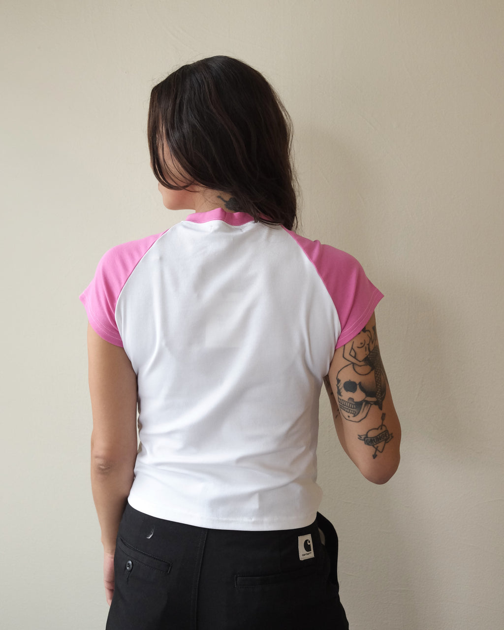 Ilona Tee, Pink
