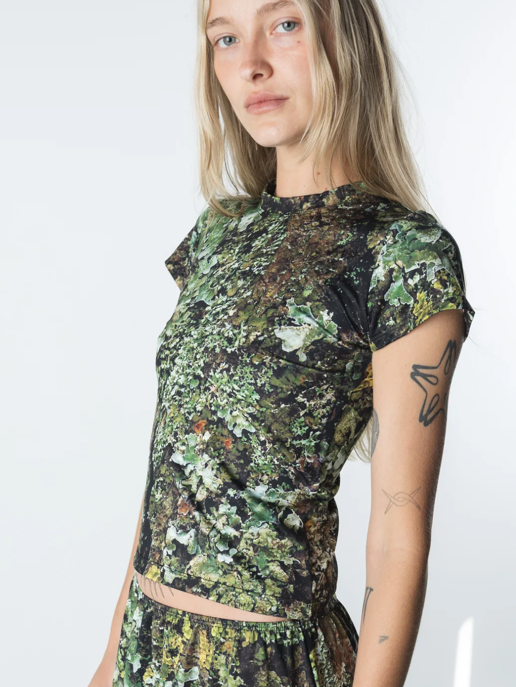 Cosma Tee